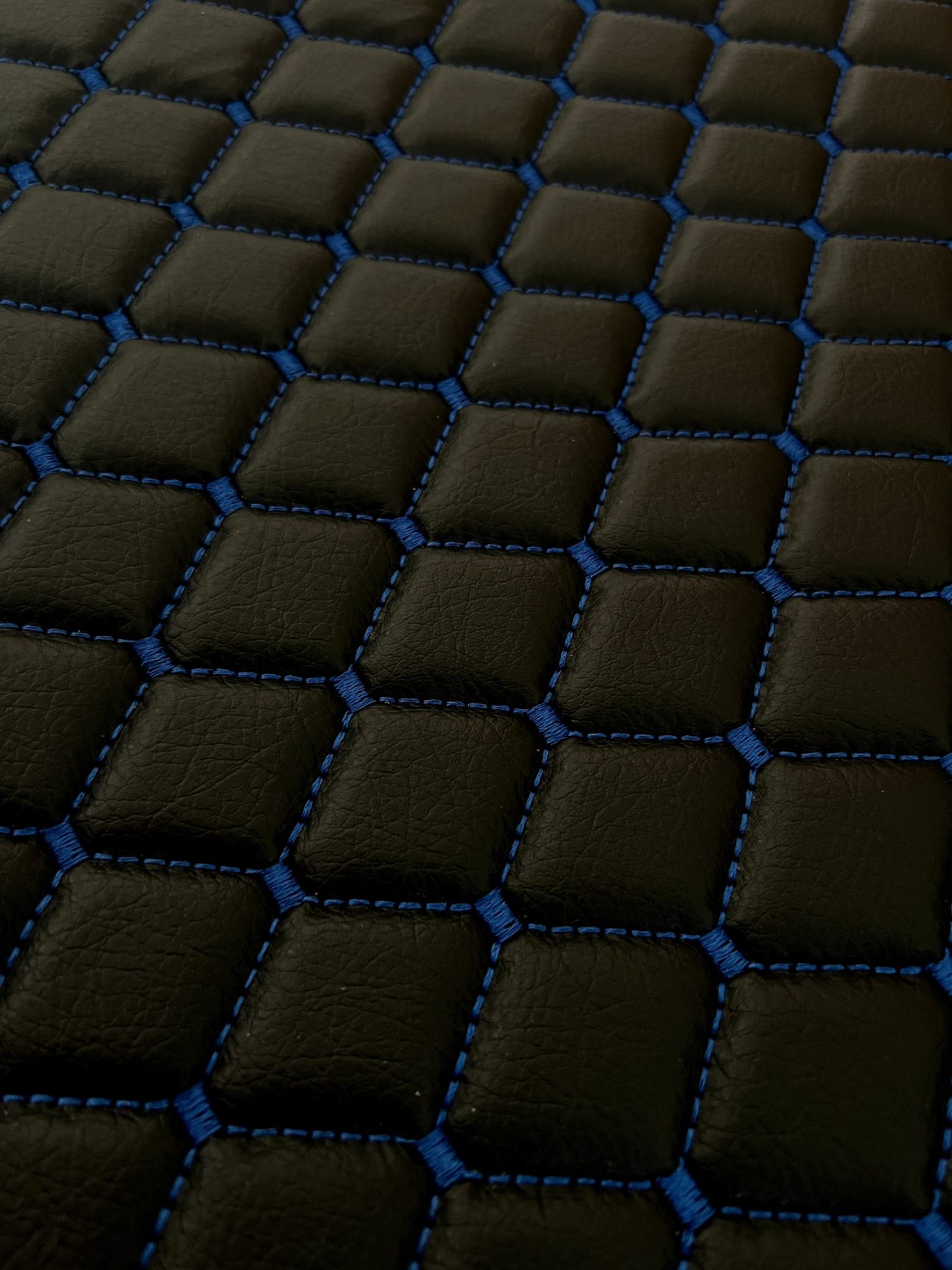 Schwarz mit blauen Nähten LKW Sitzbezüge Schwarz mit blauen Nähten